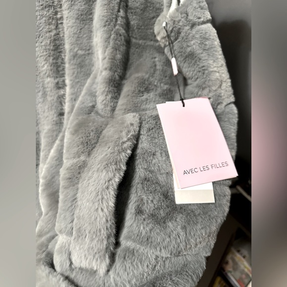 NWT Avec Les Filles grey faux fur vest with hood - Picture 3 of 5